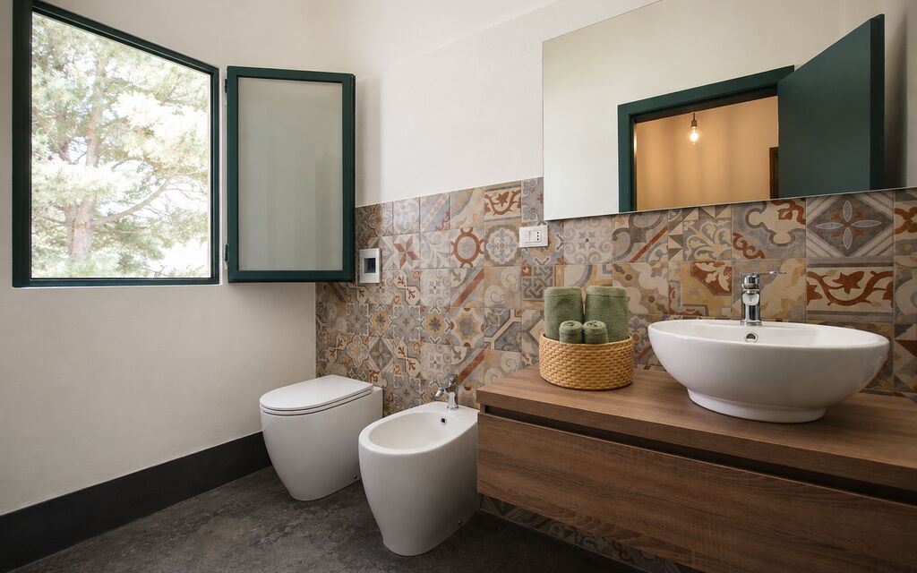 Villa Chiaramonte Gulfi: Autumn, Bathroom, Spring, Summer