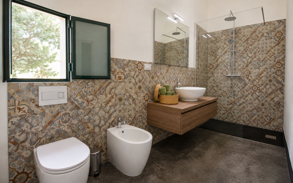 Villa Chiaramonte Gulfi: Autumn, Bathroom, Spring, Summer