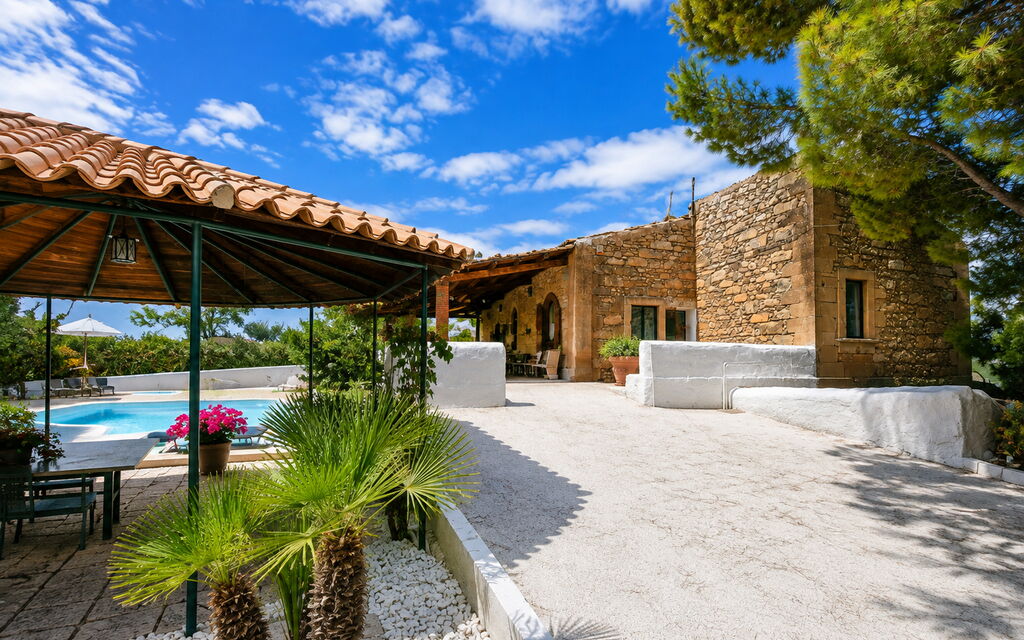 Villa Chiaramonte Gulfi: Autumn, Pool, Spring, Summer