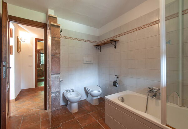 House in the Woods, Pool and Relax in Umbria: Autumn, Bathroom, Spring, Summer