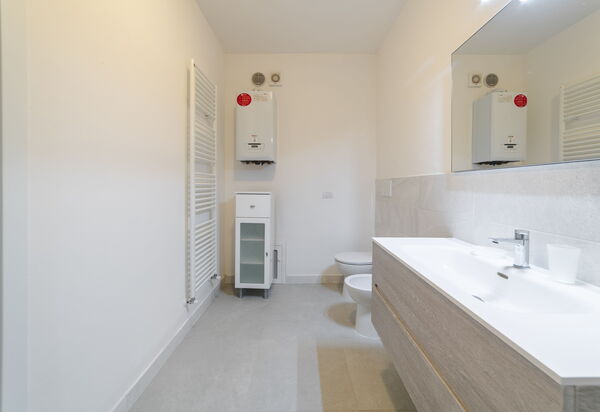 House in the Woods, Pool and Relax in Umbria: Autumn, Bathroom, Spring, Summer