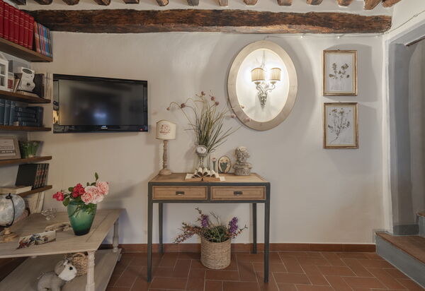 La Casa del Grillo Parlante: Autumn, Living Room, Room Detail, Spring, Summer