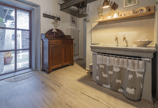 La Casa del Grillo Parlante: Autumn, Living Room, Room Detail, Spring, Summer