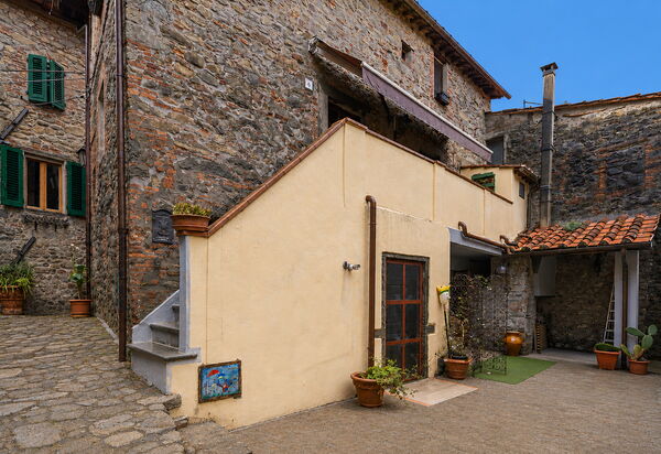 La Casa del Grillo Parlante: Autumn, Main Entrance, Spring, Summer