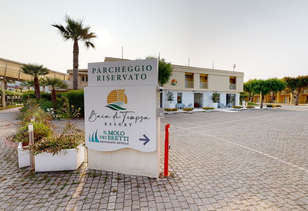 Baia di Tempsa Beach and Sea: Autumn, Facilities, Spring, Summer