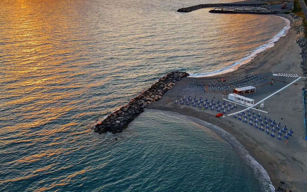 Baia di Tempsa Beach and Sea: Autunno, Estate, Primavera, Vista Panoramica