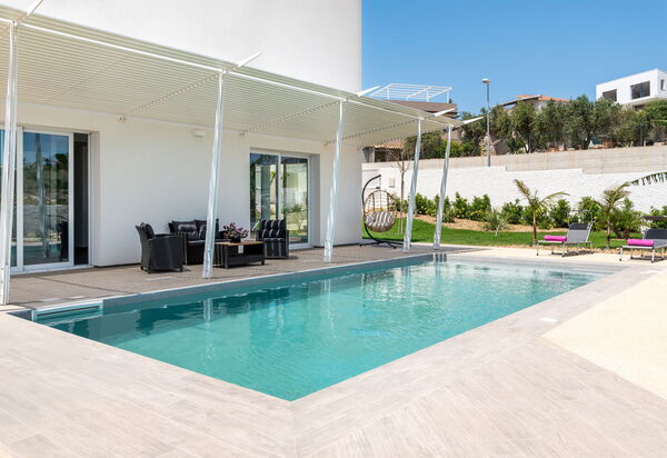 A Casa di Chica: Autumn, Balcony / Terrace / Patio, Garden, Pool, Spring, Summer
