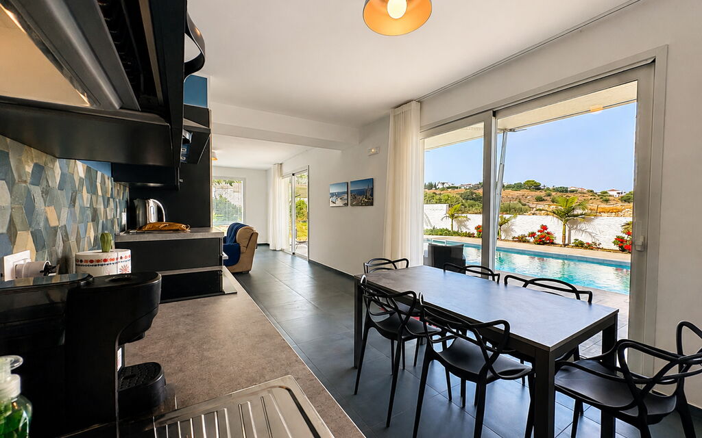 A Casa di Chica: Autumn, Kitchen, Spring, Summer