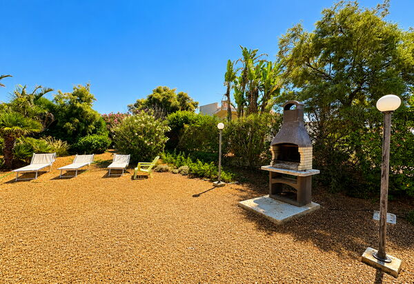 Punta Braccetto Fronte Mare: Autumn, Balcony / Terrace / Patio, Building Exterior, Garden, Spring, Summer