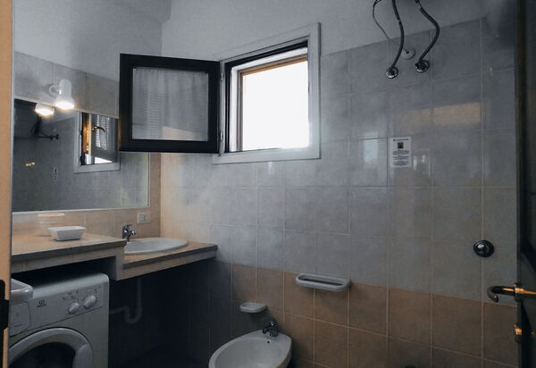 Villa Vignola: Autumn, Bathroom, Spring, Summer