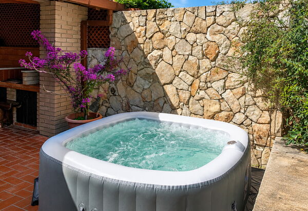 Villa Lina: Autumn, Balcony / Terrace / Patio, Building Exterior, Garden, Spring, Summer