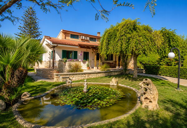 Villa Lina: Autumn, Balcony / Terrace / Patio, Building Exterior, Garden, Spring, Summer