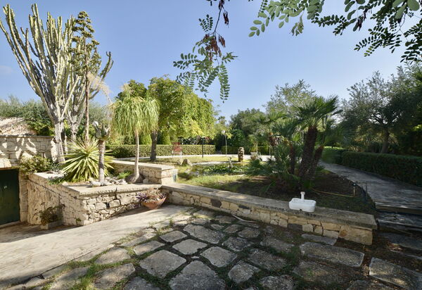 Villa Lina: Autumn, Garden, Spring, Summer