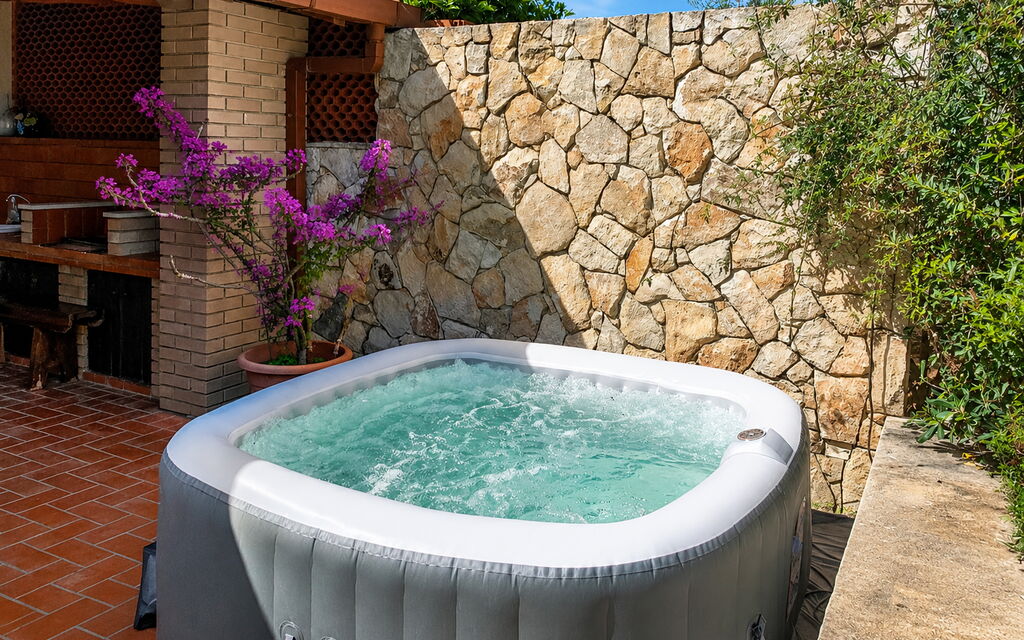 Villa Lina: Autumn, Balcony / Terrace / Patio, Building Exterior, Garden, Spring, Summer