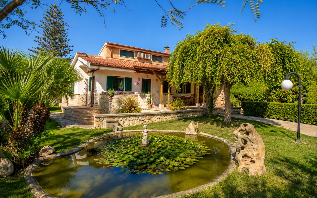 Villa Lina: Autumn, Balcony / Terrace / Patio, Building Exterior, Garden, Spring, Summer