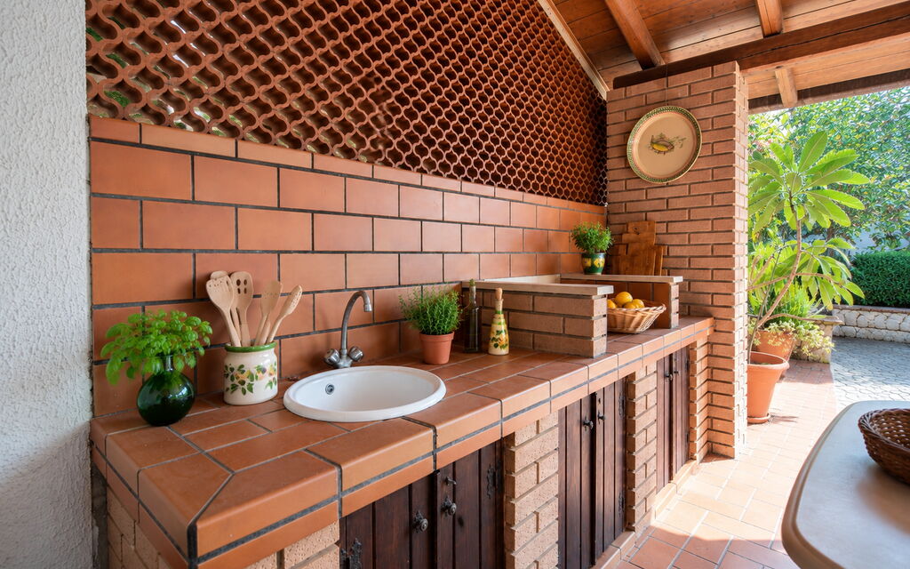 Villa Lina: Autumn, Balcony / Terrace / Patio, Building Exterior, Garden, Spring, Summer