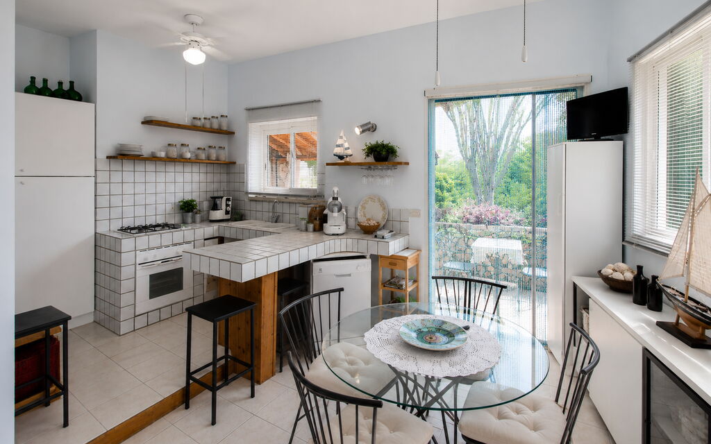 Villa Lina: Autumn, Kitchen, Spring, Summer
