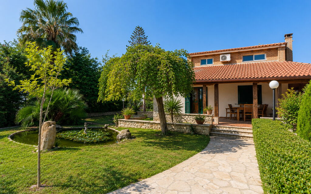 Villa Lina: Autumn, Balcony / Terrace / Patio, Building Exterior, Garden, Spring, Summer