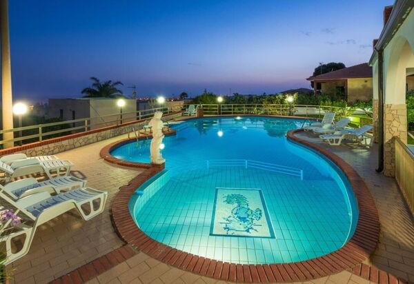Villa Sole Mare: Autumn, Pool, Spring, Summer