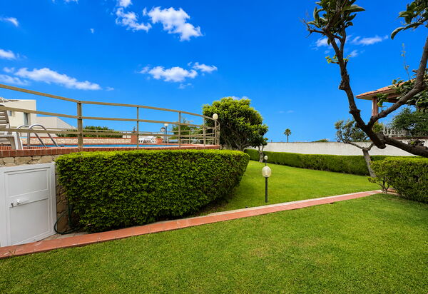 Villa Sole Mare: Autumn, Balcony / Terrace / Patio, Garden, Spring, Summer