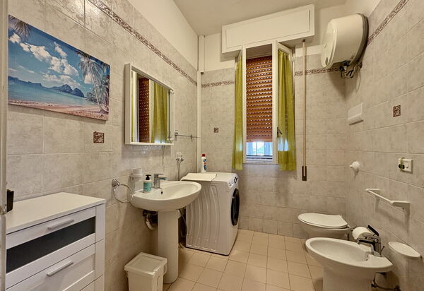 Villa Sole Mare: Autumn, Bathroom, Spring, Summer