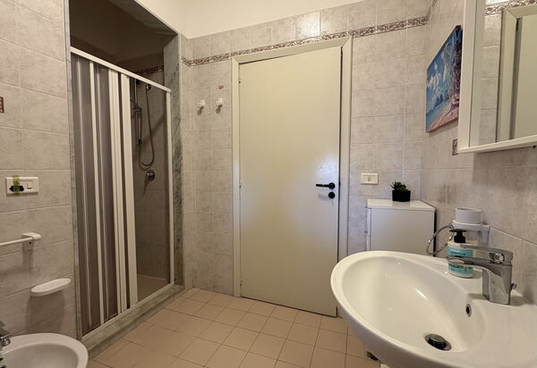 Villa Sole Mare: Autumn, Bathroom, Spring, Summer