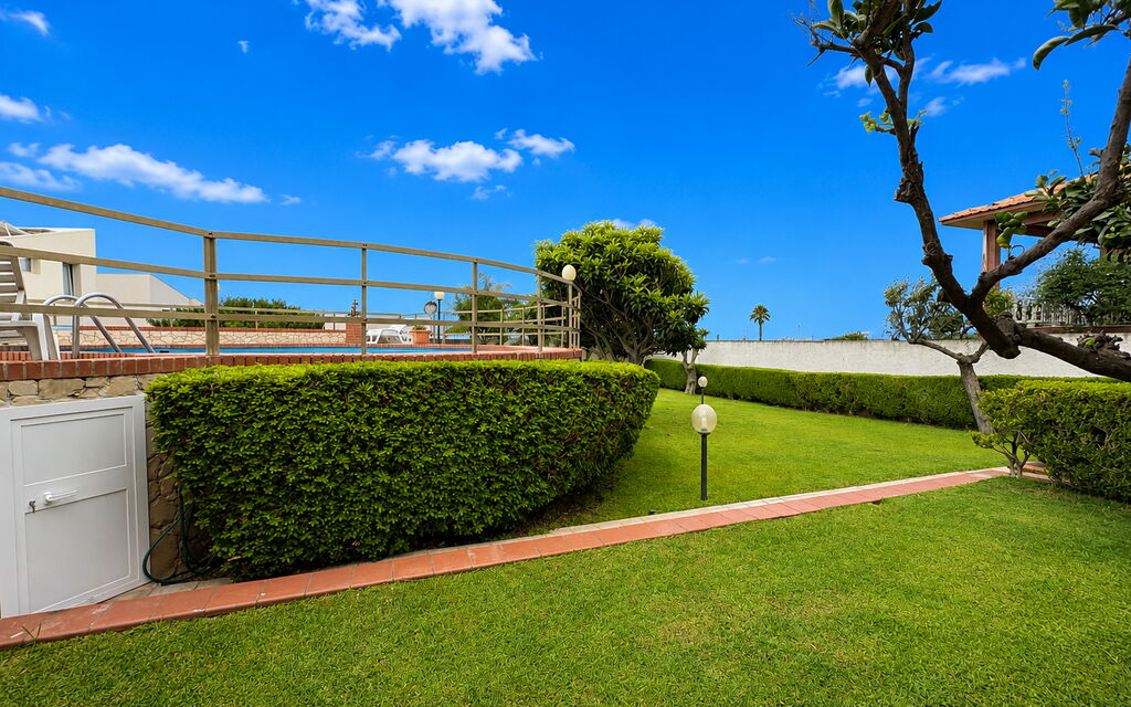 Villa Sole Mare: Autunno, Balcone / Terrazza / Patio, Estate, Giardino, Primavera