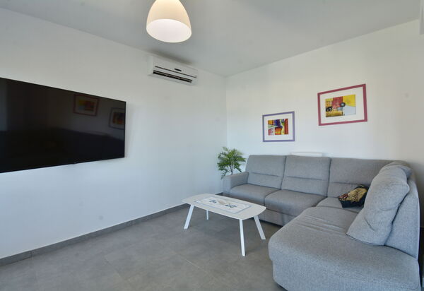 Rari House: Autumn, Kitchen, Living Room, Spring, Summer