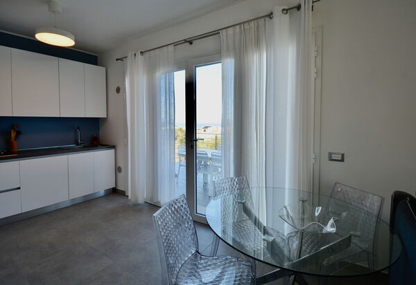 Rari House: Autumn, Kitchen, Living Room, Spring, Summer