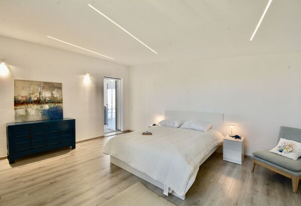 Rari House: Autumn, Bedroom, Spring, Summer