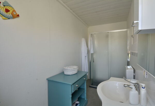 Rari House: Autumn, Bathroom, Spring, Summer