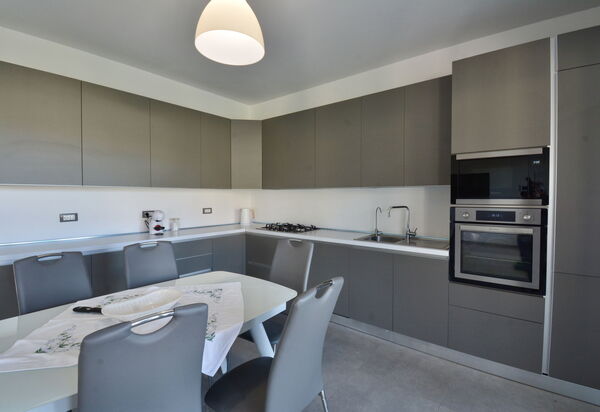 Rari House: Autumn, Kitchen, Living Room, Spring, Summer