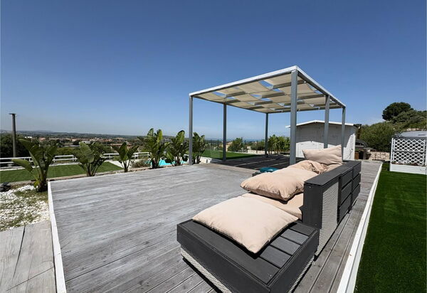 Rari House: Autumn, Balcony / Terrace / Patio, Garden, Spring, Summer