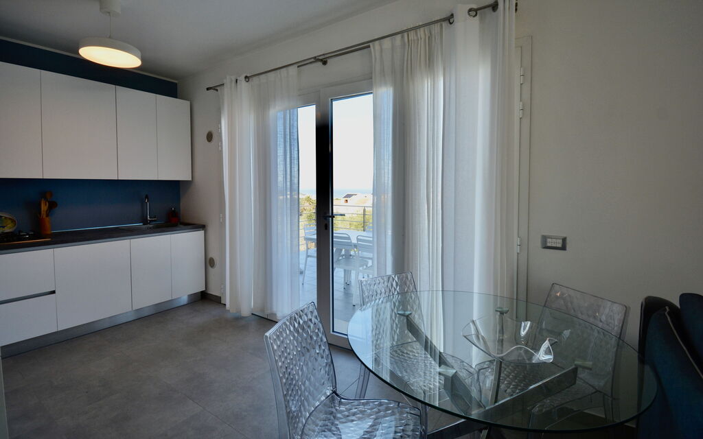 Rari House: Autumn, Kitchen, Living Room, Spring, Summer
