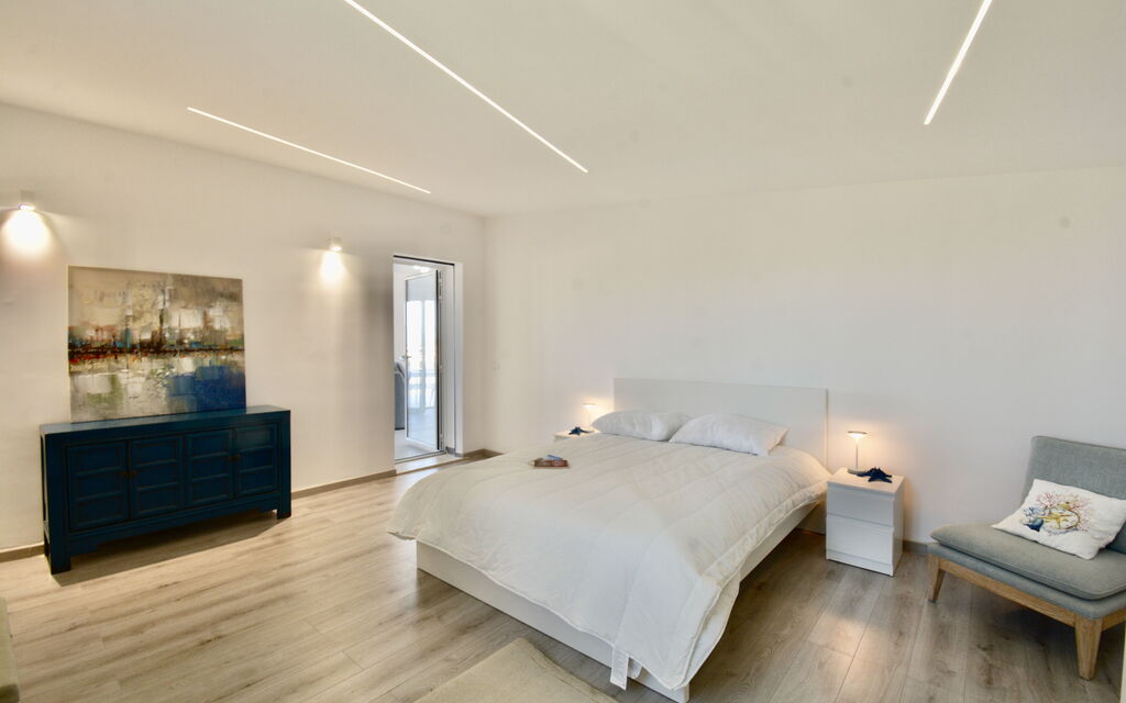 Rari House: Autumn, Bedroom, Spring, Summer