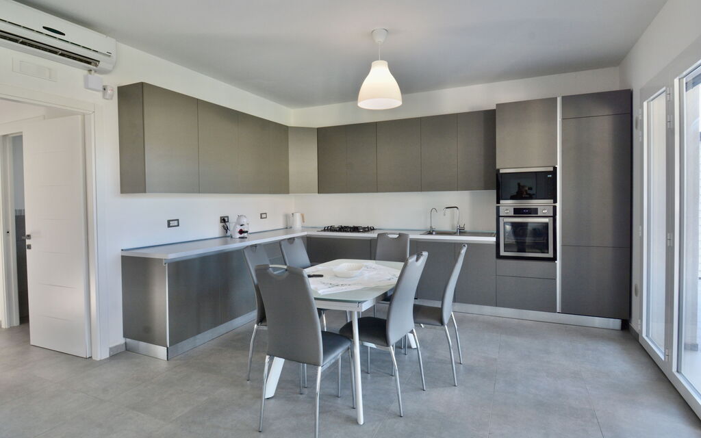 Rari House: Autumn, Kitchen, Living Room, Spring, Summer