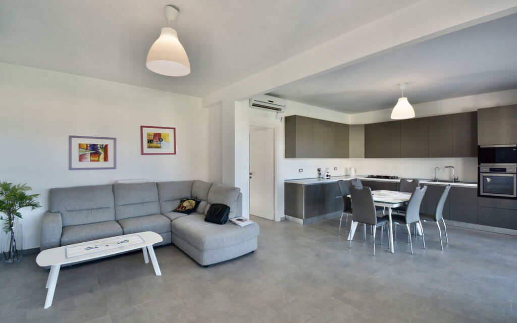 Rari House: Autumn, Kitchen, Living Room, Spring, Summer
