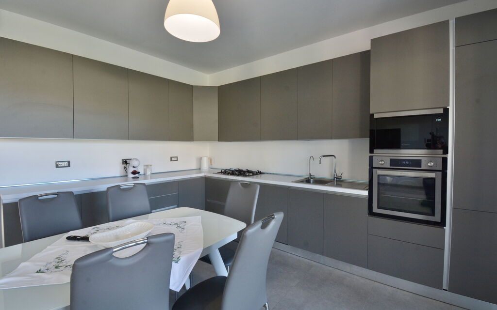 Rari House: Autumn, Kitchen, Living Room, Spring, Summer