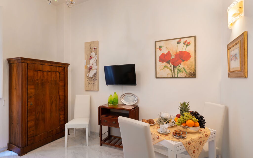 Giaggiolo: Dining Room