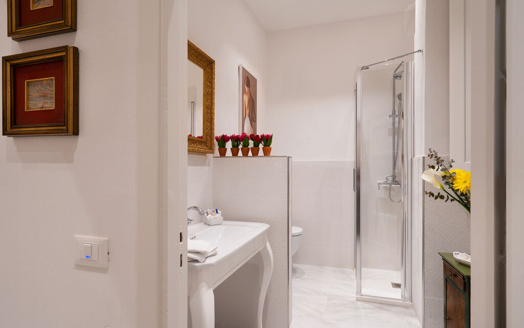 Giaggiolo: Bathroom