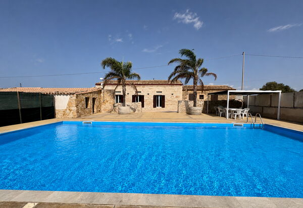 L'Oasi di Salvo: Autumn, Pool, Spring, Summer