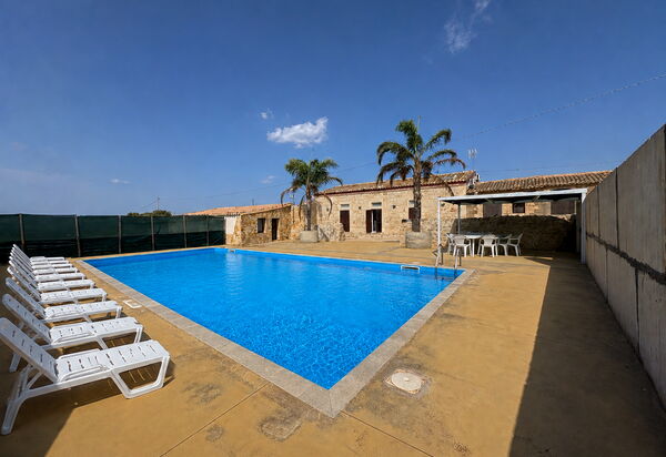 L'Oasi di Salvo: Autumn, Pool, Spring, Summer