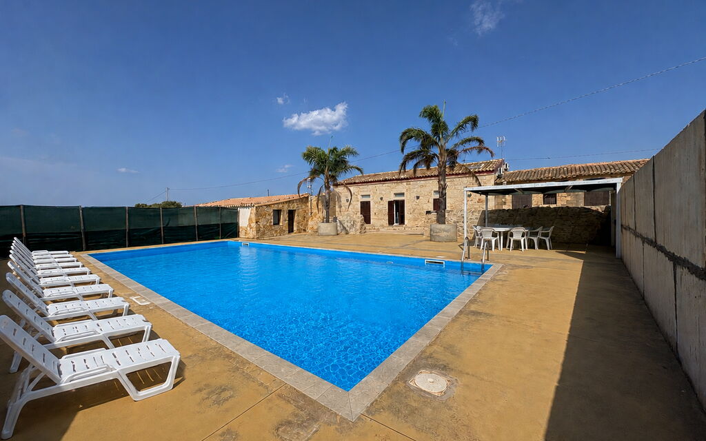 L'Oasi di Salvo: Autunno, Estate, Piscina, Primavera