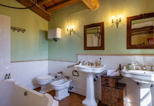 Villa Santa Barbara: Autunno, Bagno, Estate, Primavera