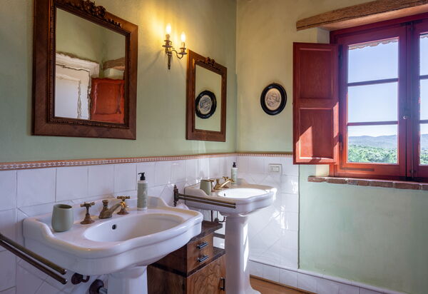 Villa Santa Barbara: Autunno, Bagno, Estate, Primavera