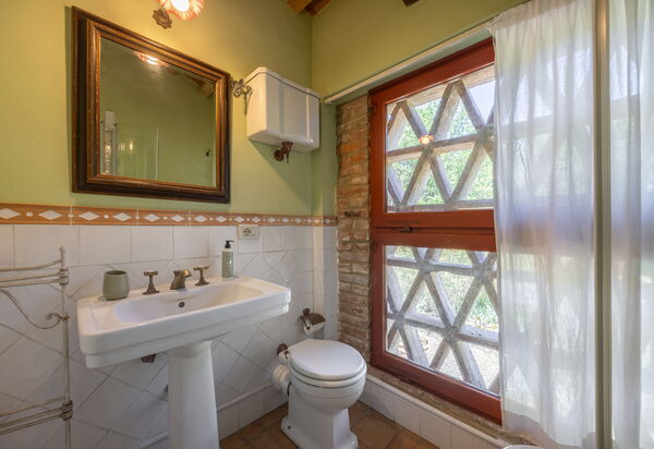 Villa Santa Barbara: Autumn, Bathroom, Bedroom, Spring, Summer