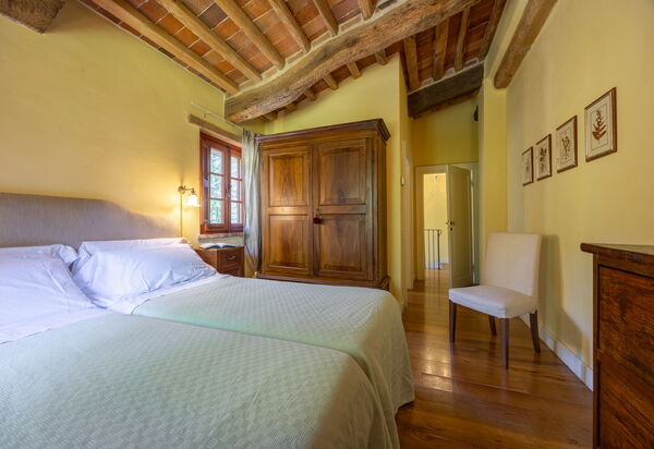 Villa Santa Barbara: Autumn, Bedroom, Spring, Summer