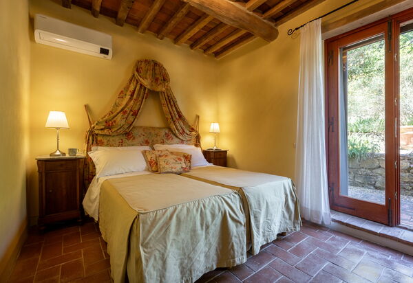 Villa Santa Barbara: Autumn, Bedroom, Spring, Summer