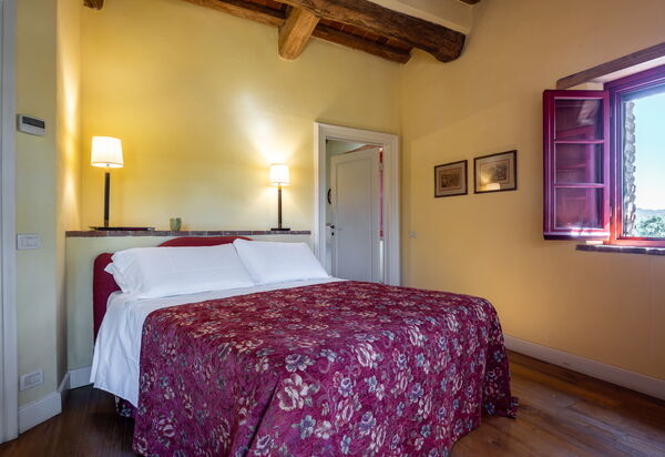 Villa Santa Barbara: Autumn, Bedroom, Spring, Summer