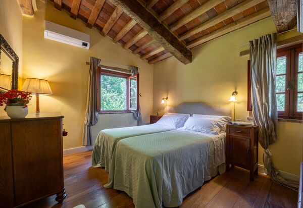 Villa Santa Barbara: Autumn, Bedroom, Spring, Summer